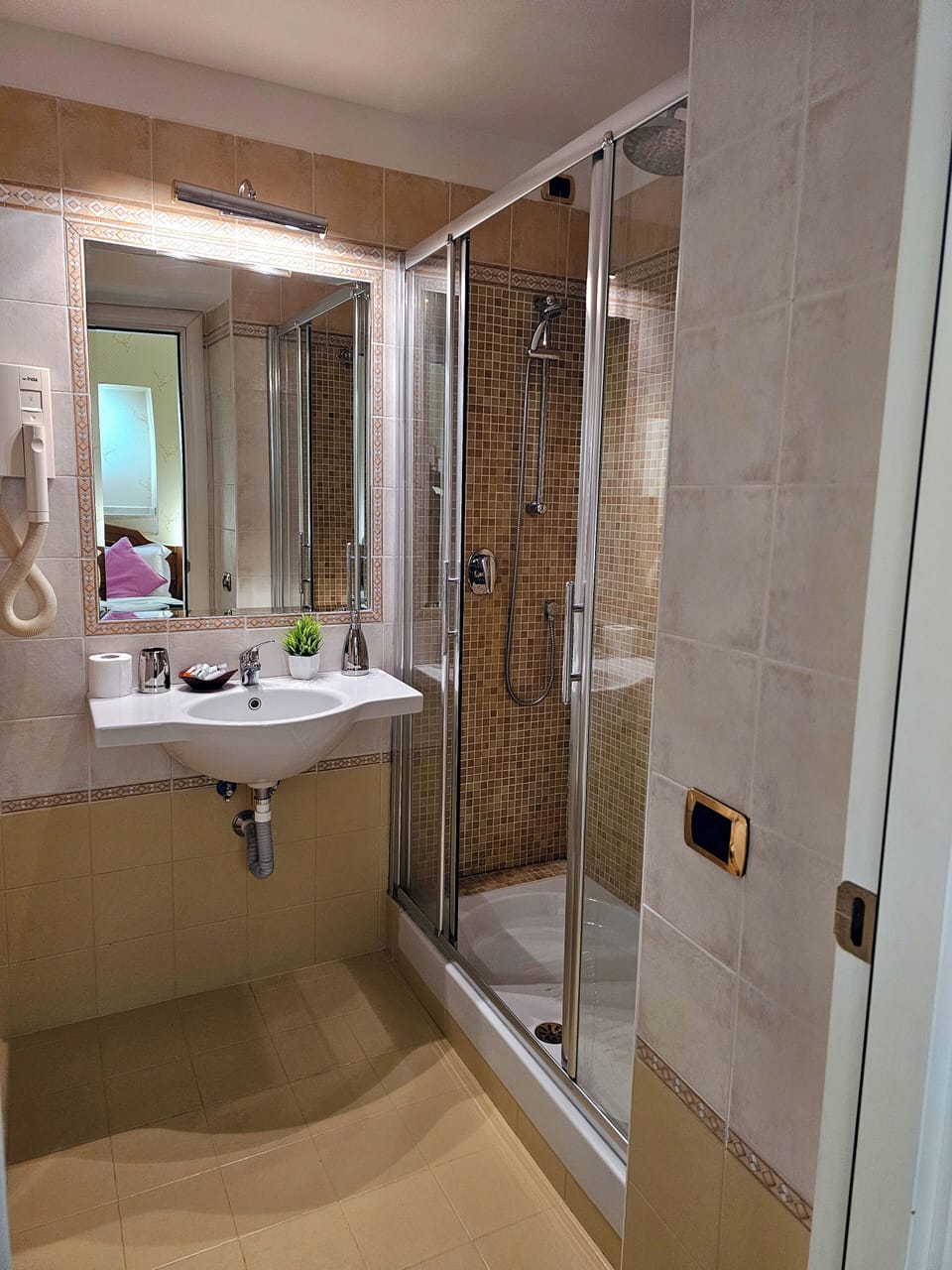 Deluxe Triple Room, City View | Bathroom | Hair dryer, towels, soap, shampoo
