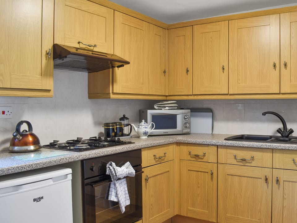 Kitchen | Byre Cottage - Olde Pensipple Holiday Cottages, Liskeard