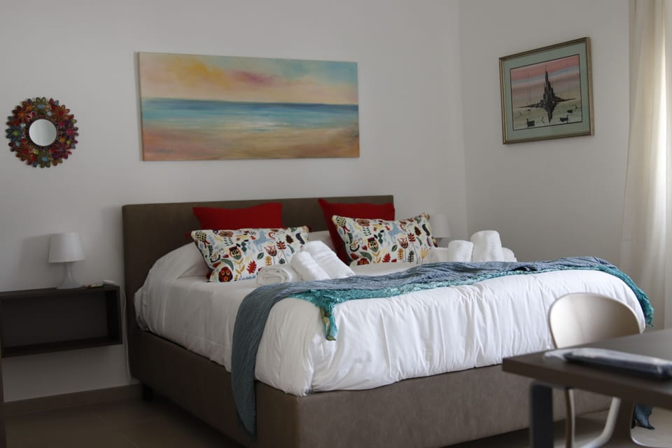 Triple Room, Non Smoking, Garden View | Minibar, in-room safe, desk, laptop workspace