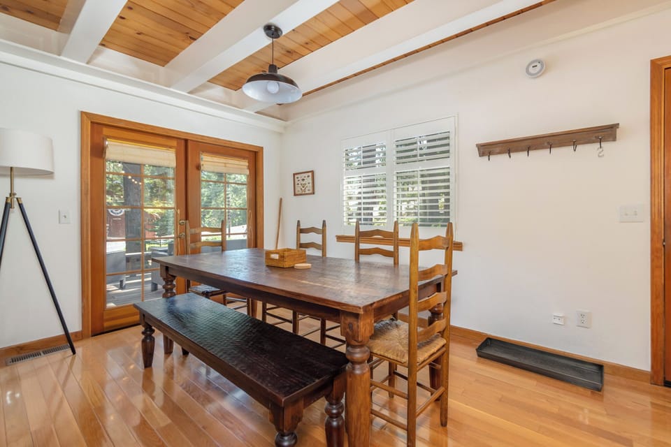 Dining Area 1