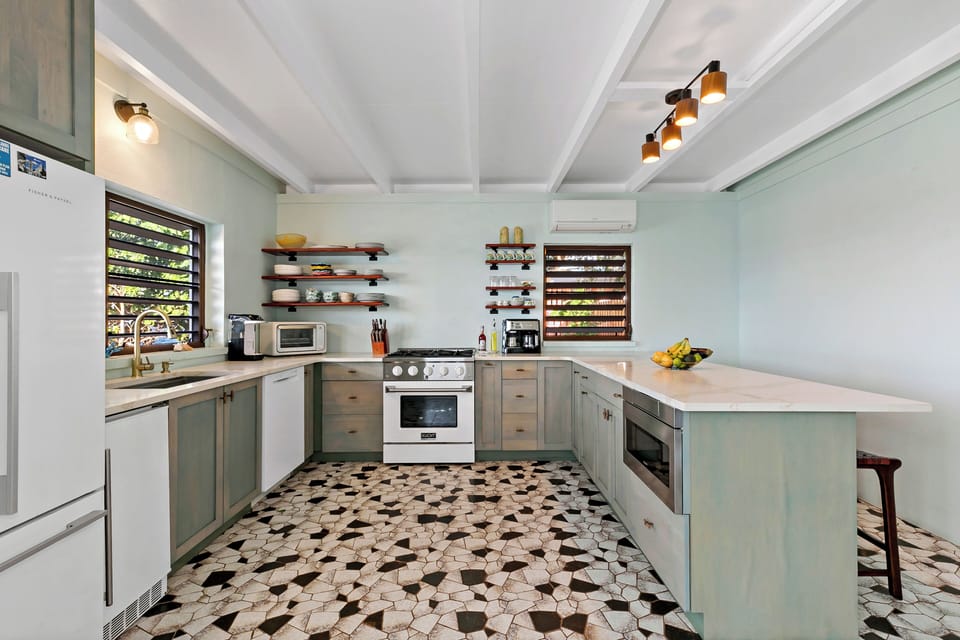 WELL EQUIPPED KITCHEN FOR ALL YOUR COOKING NEEDS