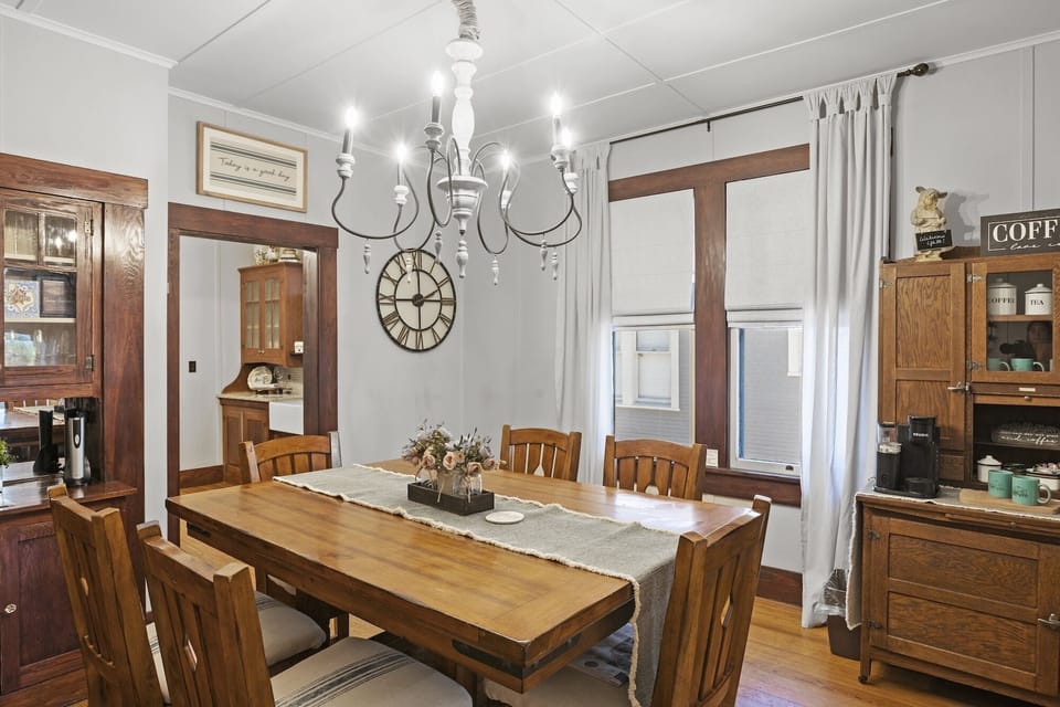 House, 2 Bedrooms | Dining