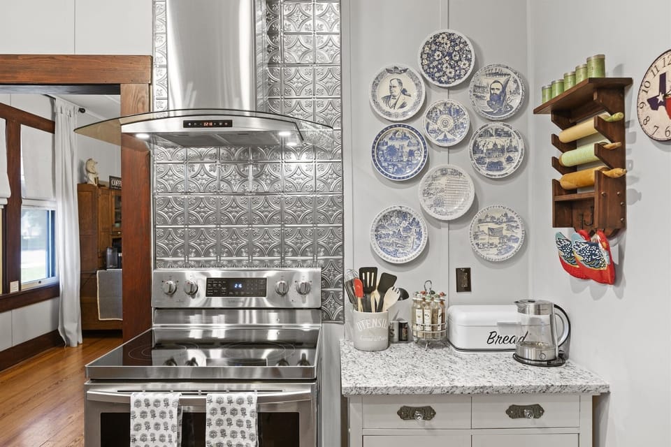 House, 2 Bedrooms | Private kitchen | Fridge, oven, coffee/tea maker, toaster