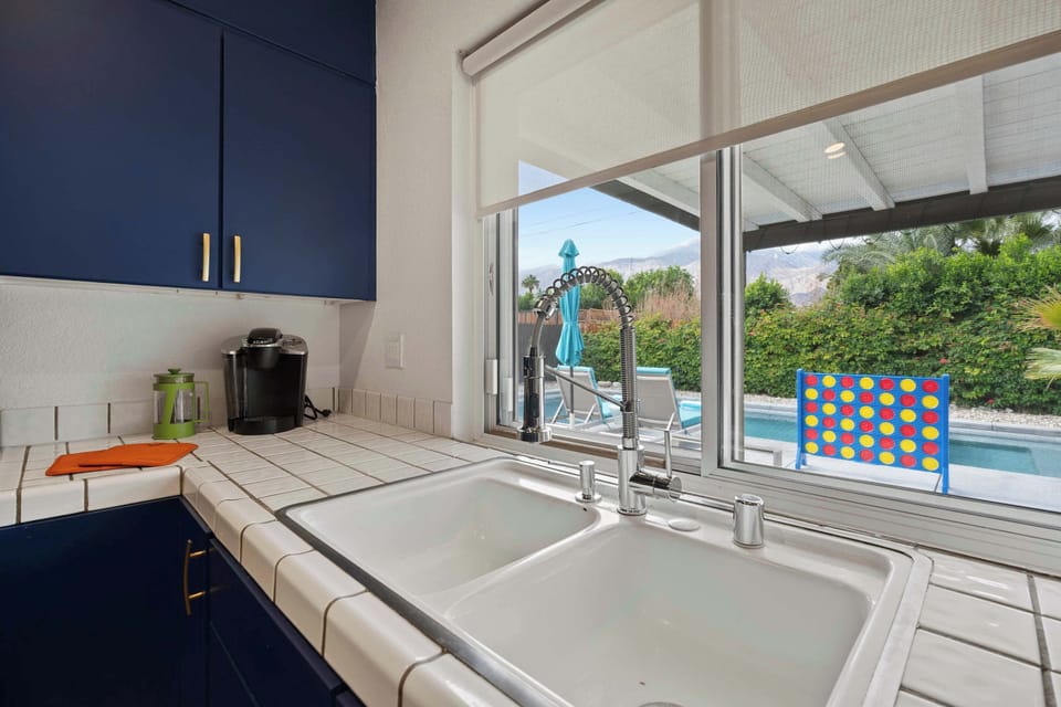 House, Multiple Beds, Pool Access, Mountain View (Hacienda Hideaway) | Private kitchen | Fridge, microwave, oven, stovetop