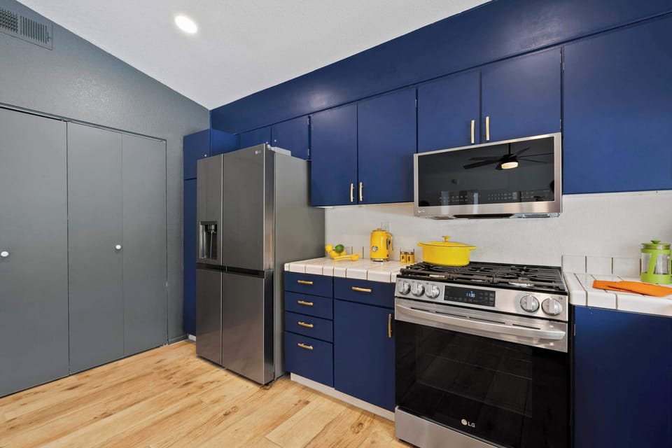 House, Multiple Beds, Pool Access, Mountain View (Hacienda Hideaway) | Private kitchen | Fridge, microwave, oven, stovetop