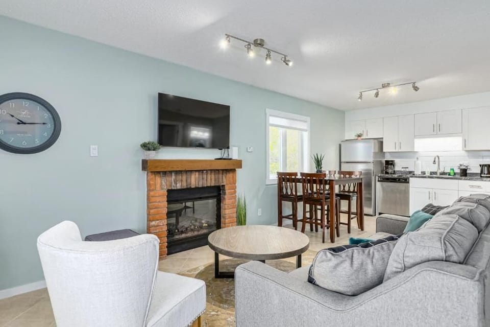Flat-screen TV, fireplace