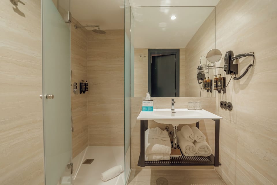 Shower, hair dryer, bathrobes, slippers