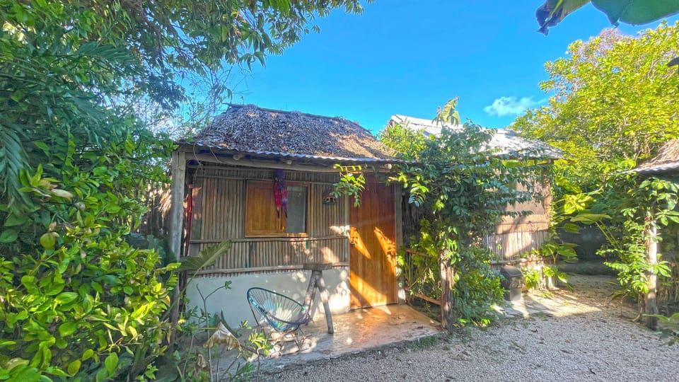 Basic Cabin, Patio | Hypo-allergenic bedding, free WiFi, bed sheets