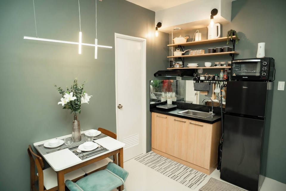Condo, 2 Bedrooms, Accessible, Smoking | Dining room