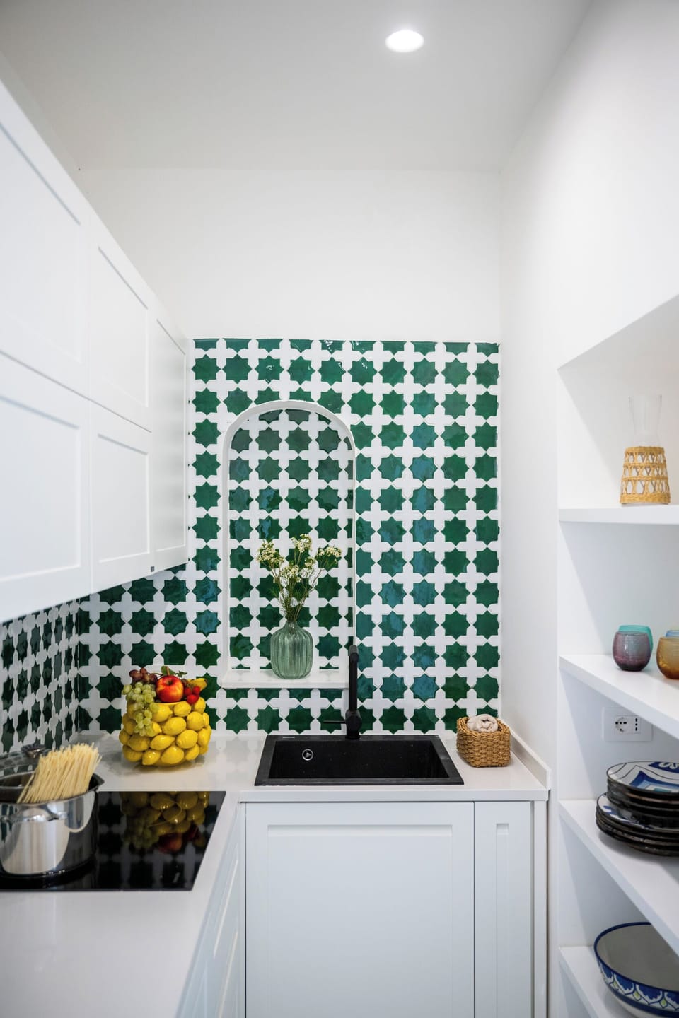 Deluxe House | Private kitchen | Electric kettle