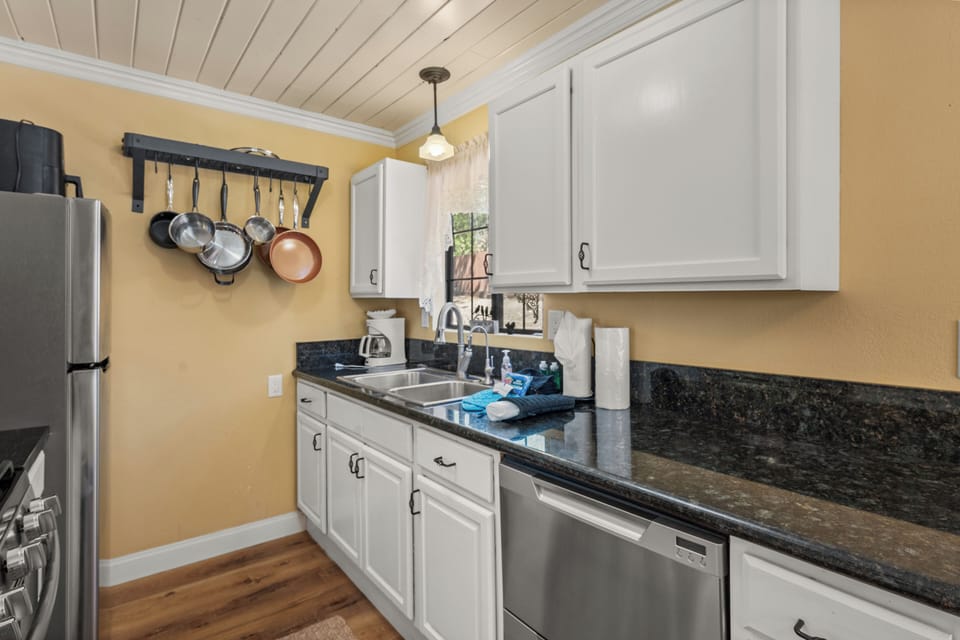 Electric kettle, toaster