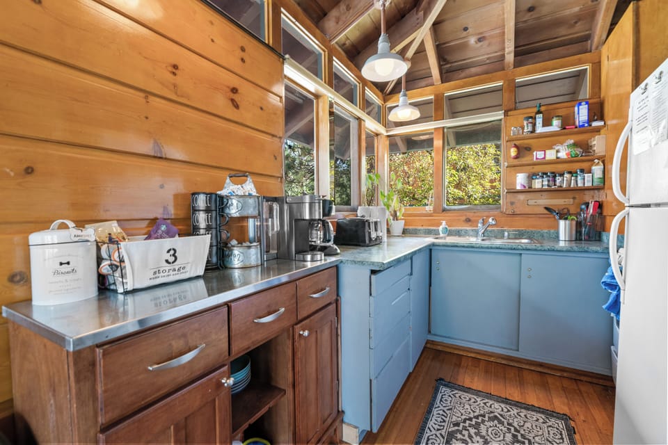 Basic Cabin, Patio, Mountain View | Private kitchen | Electric kettle, toaster