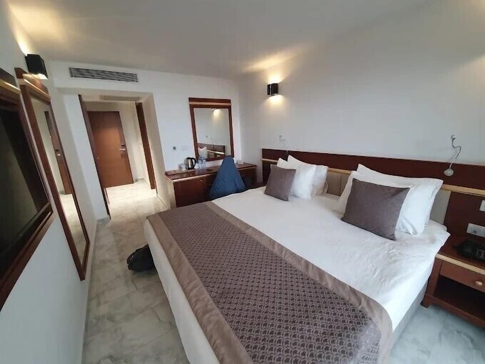 Classic Double Room, Balcony, Mountain View | WiFi (free)