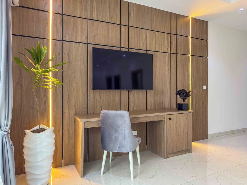 Presidential Room, Balcony, Mountain View | Living area