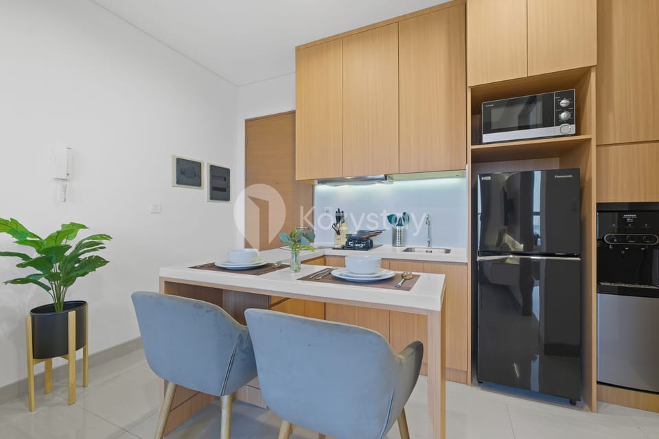 Apartment, 1 Bedroom, City View | Living area | 43-inch Smart TV with cable channels, Netflix, streaming services