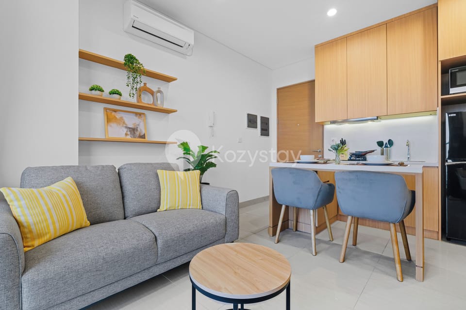 Apartment, 1 Bedroom, City View | Living area | 43-inch Smart TV with cable channels, Netflix, streaming services