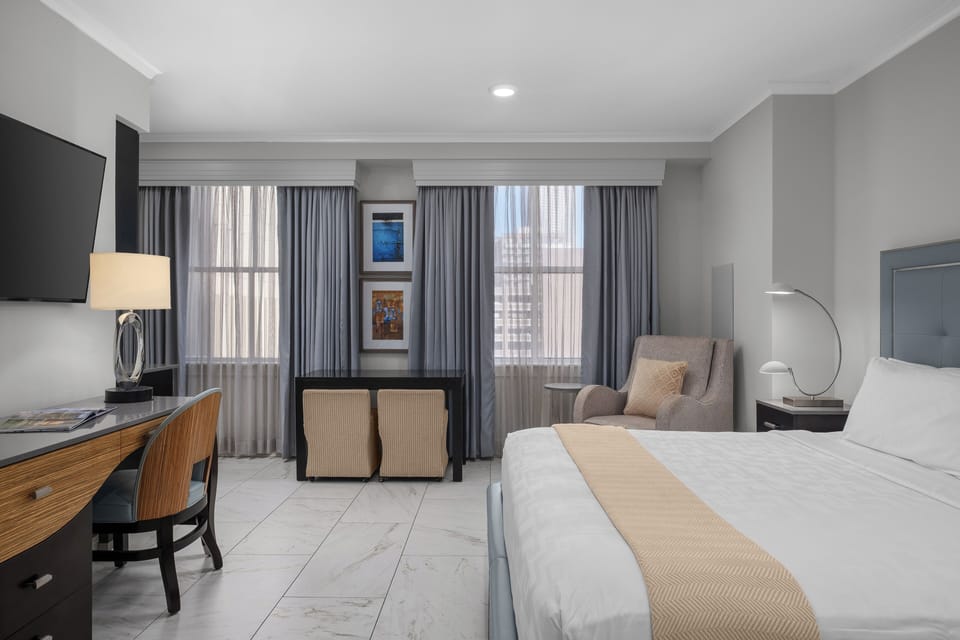 Executive Room, 1 King Bed | Down comforters, in-room safe, desk, laptop workspace