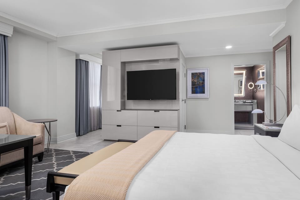 Classic Suite | Down comforters, in-room safe, desk, laptop workspace