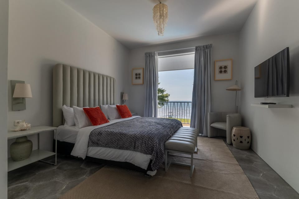 Luxury Studio, Beach View | In-room safe, desk, blackout drapes, free WiFi