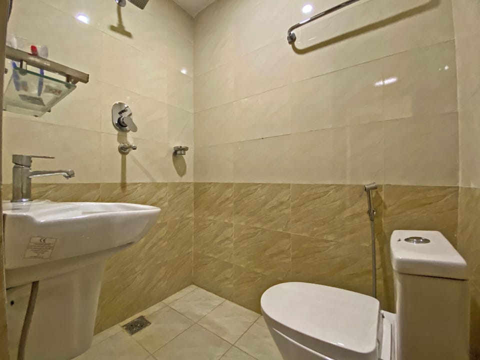 Shower, slippers, bidet, towels