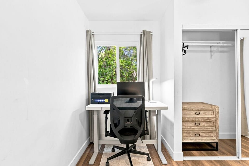 Comfort and productivity in one space.
