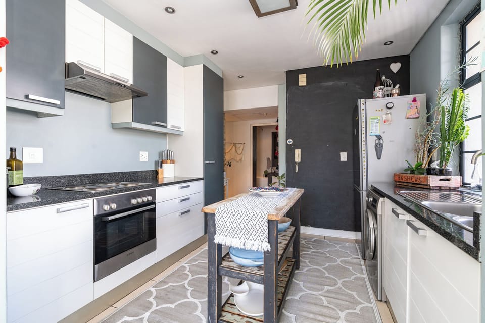 Luxury Apartment, Balcony, Mountain View | Private kitchen