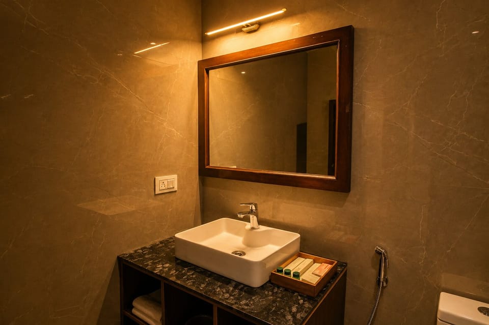 Deluxe Double Room, Mountain View | Bathroom sink