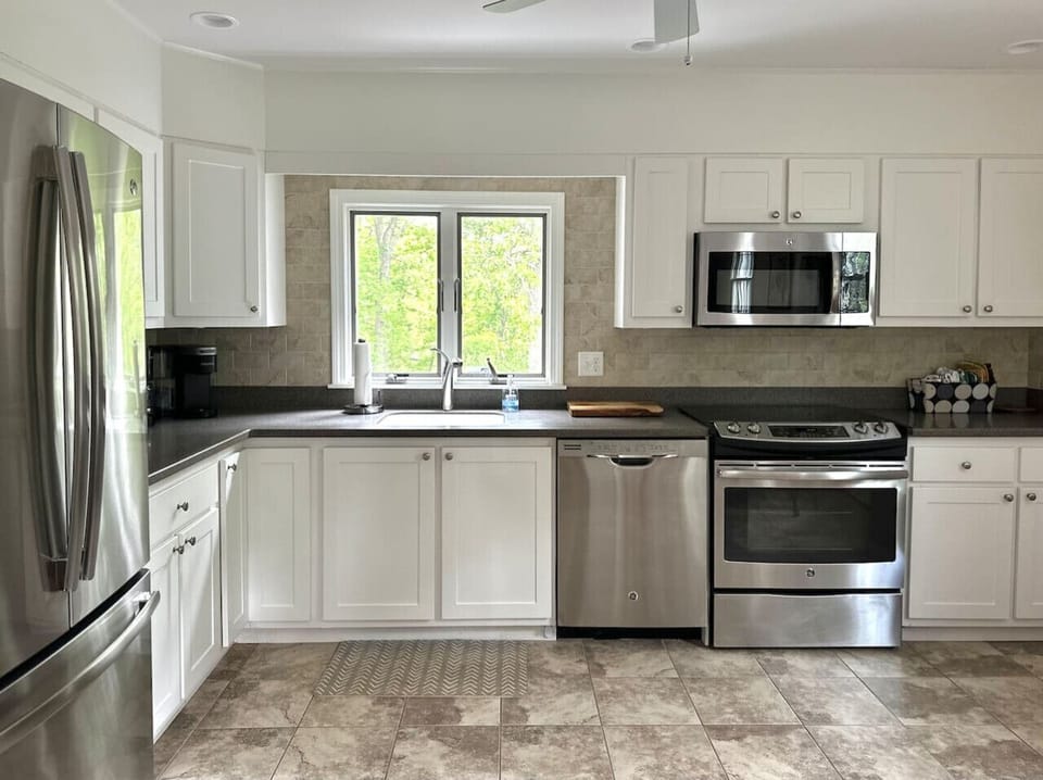 Kitchen with updated/modern appliances