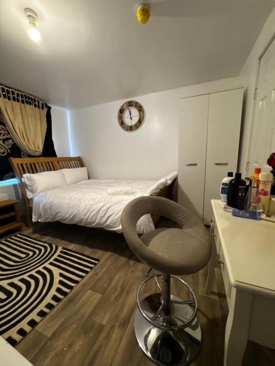 Standard Double Room | Iron/ironing board, free WiFi, bed sheets