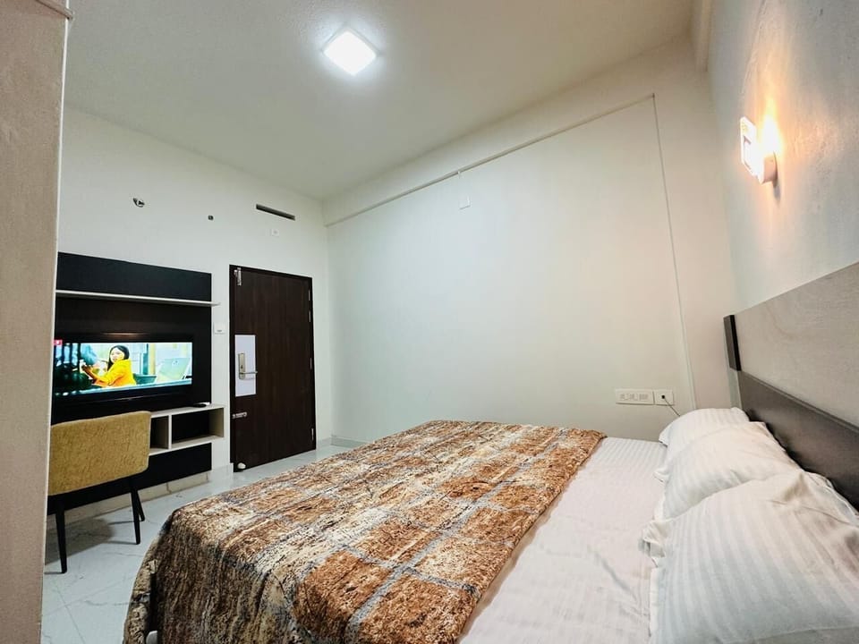 Standard Room, Multiple Bedrooms | Premium bedding, pillowtop beds, desk, free WiFi