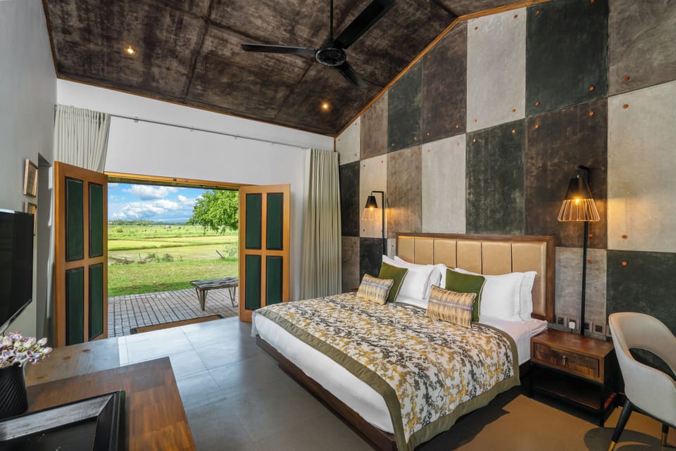 Deluxe King Room | Premium bedding, memory foam beds, minibar, in-room safe