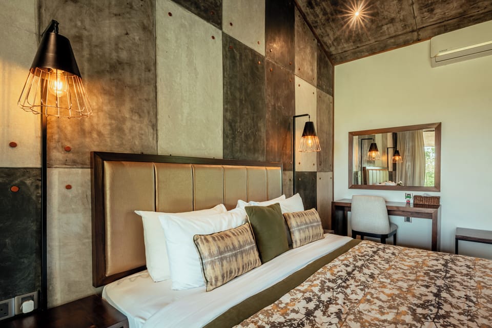 Deluxe King Room | Premium bedding, memory foam beds, minibar, in-room safe