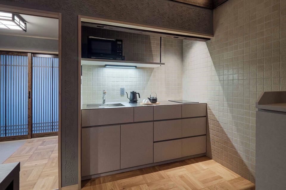 Traditional House, 4 Bedrooms, Kitchen, Garden View | Private kitchen | Fridge, microwave, stovetop, electric kettle