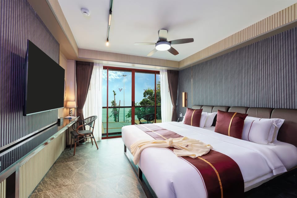 Premier Room, Sea View | Premium bedding, in-room safe, desk, soundproofing