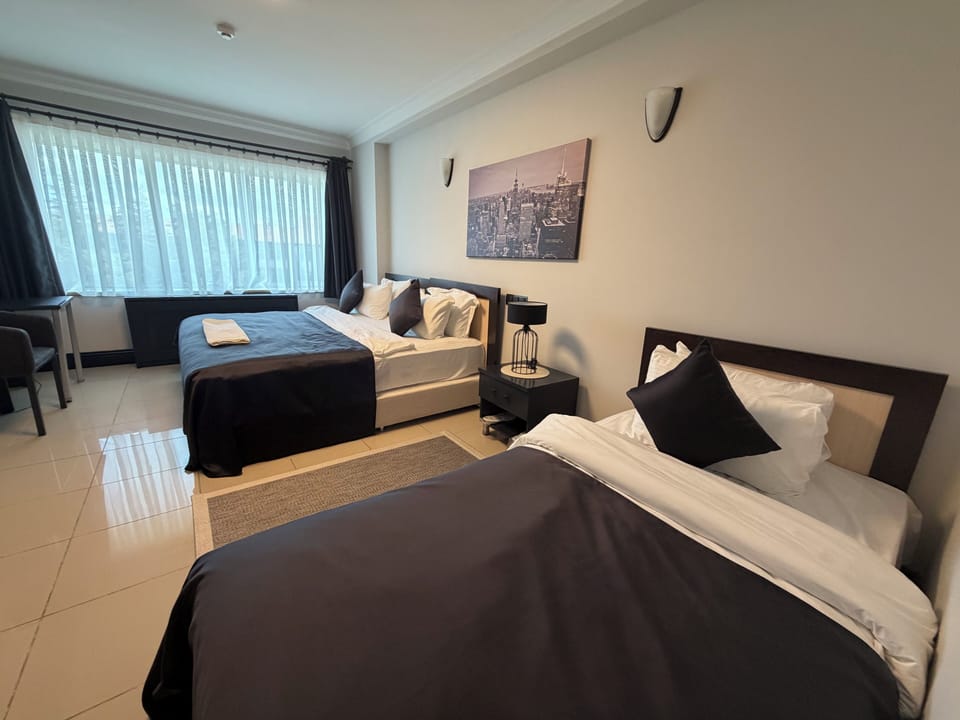 Twin Room | In-room safe, desk, laptop workspace, blackout drapes