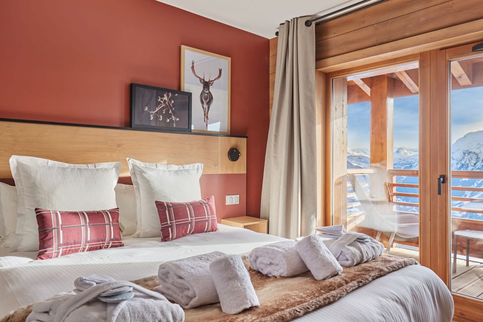 Double Room, Balcony, Mountain View | Soundproofing, cribs (free), WiFi (free), bed sheets