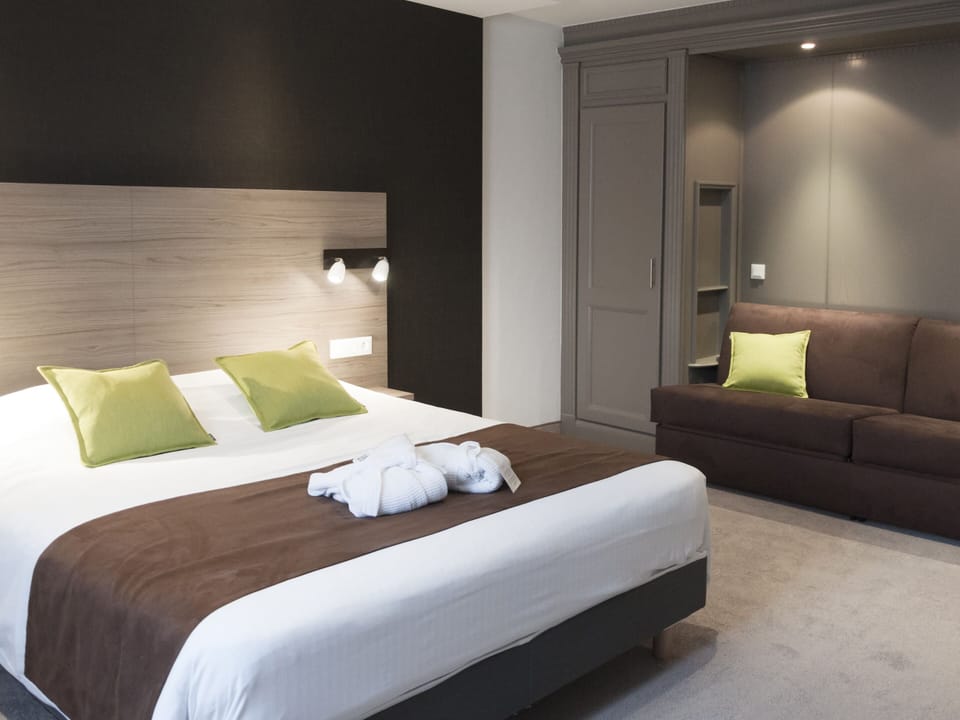 Signature Room (MELEZE) | Minibar, in-room safe, desk, free WiFi