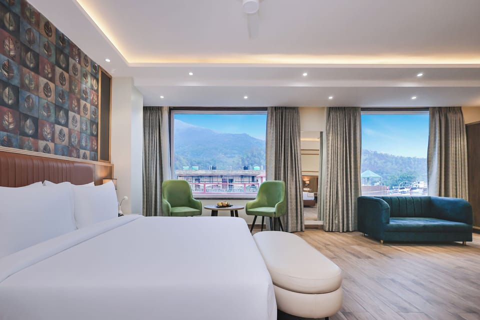 Superior Double Room, City View | Desk, laptop workspace, wheelchair access