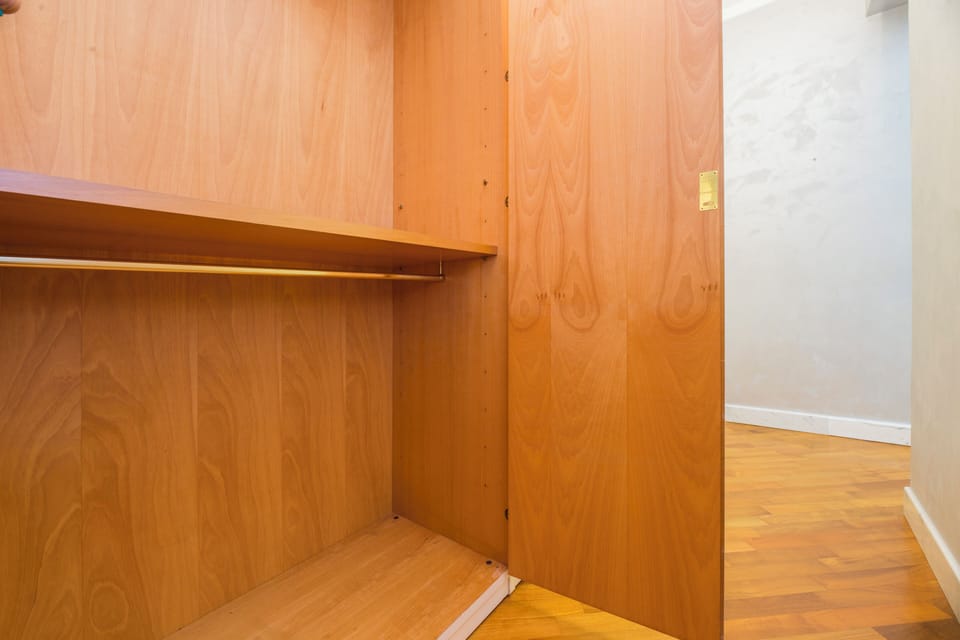 Apartment, 2 Bedrooms, Balcony, Courtyard View | Wardrobe