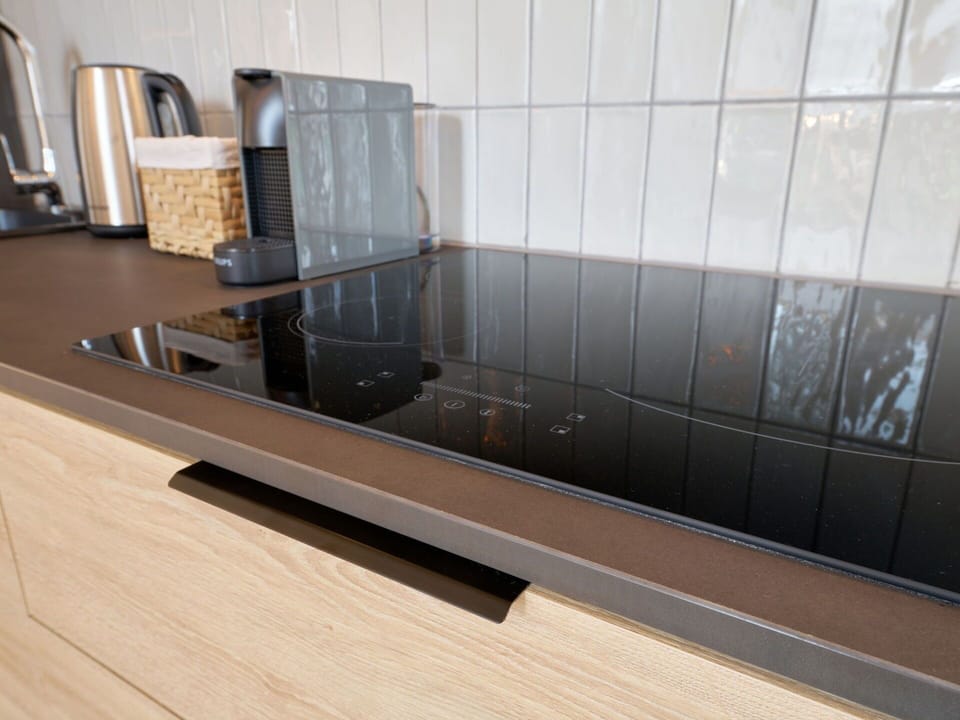 Kitchen, Kitchen Appliance, Countertop, Major Appliance, Kitchen Stove, Home Appliance, Stove, Cooktop, Gas Stove