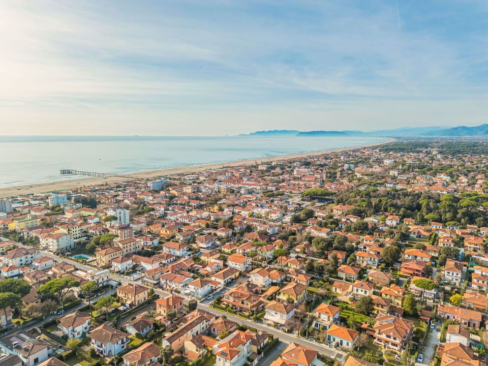 Daytime, Urban Area, Residential Area, Horizon, Bird'S-Eye View, Urban Design, Metropolitan Area, Coast, Aerial Photography, Sea