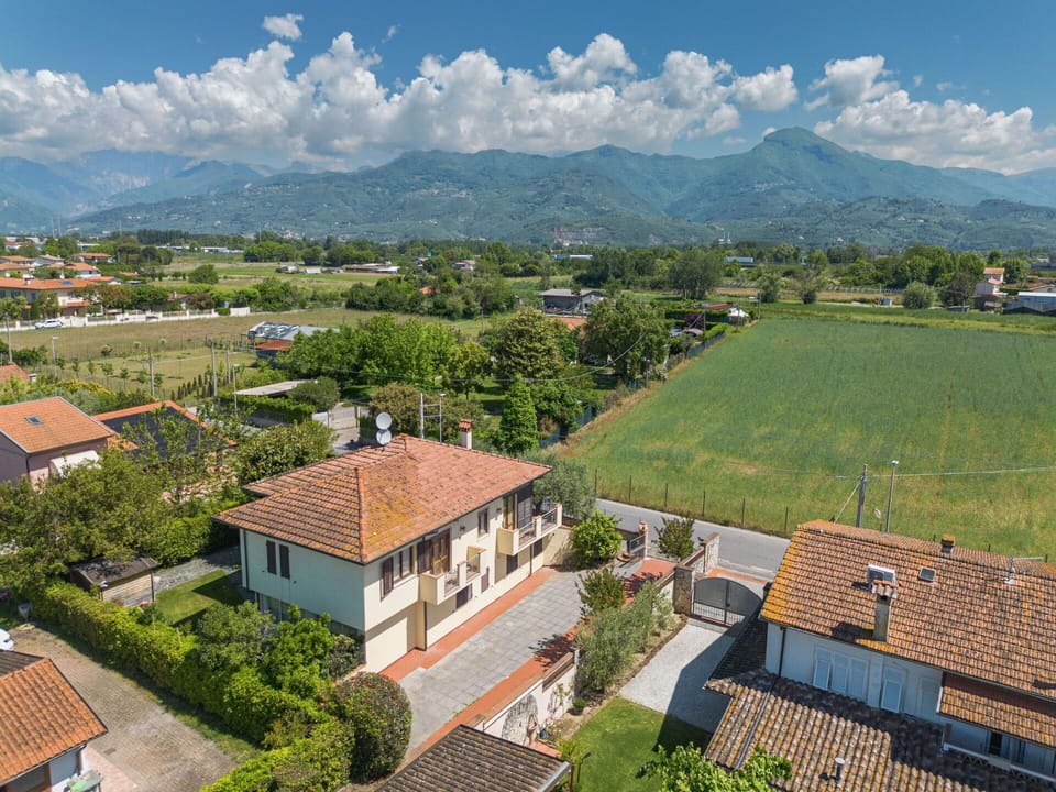 Mountainous Landforms, Mountain, Hill, Residential Area, House, Landscape, Highland, Rural Area, Mountain Range, Roof