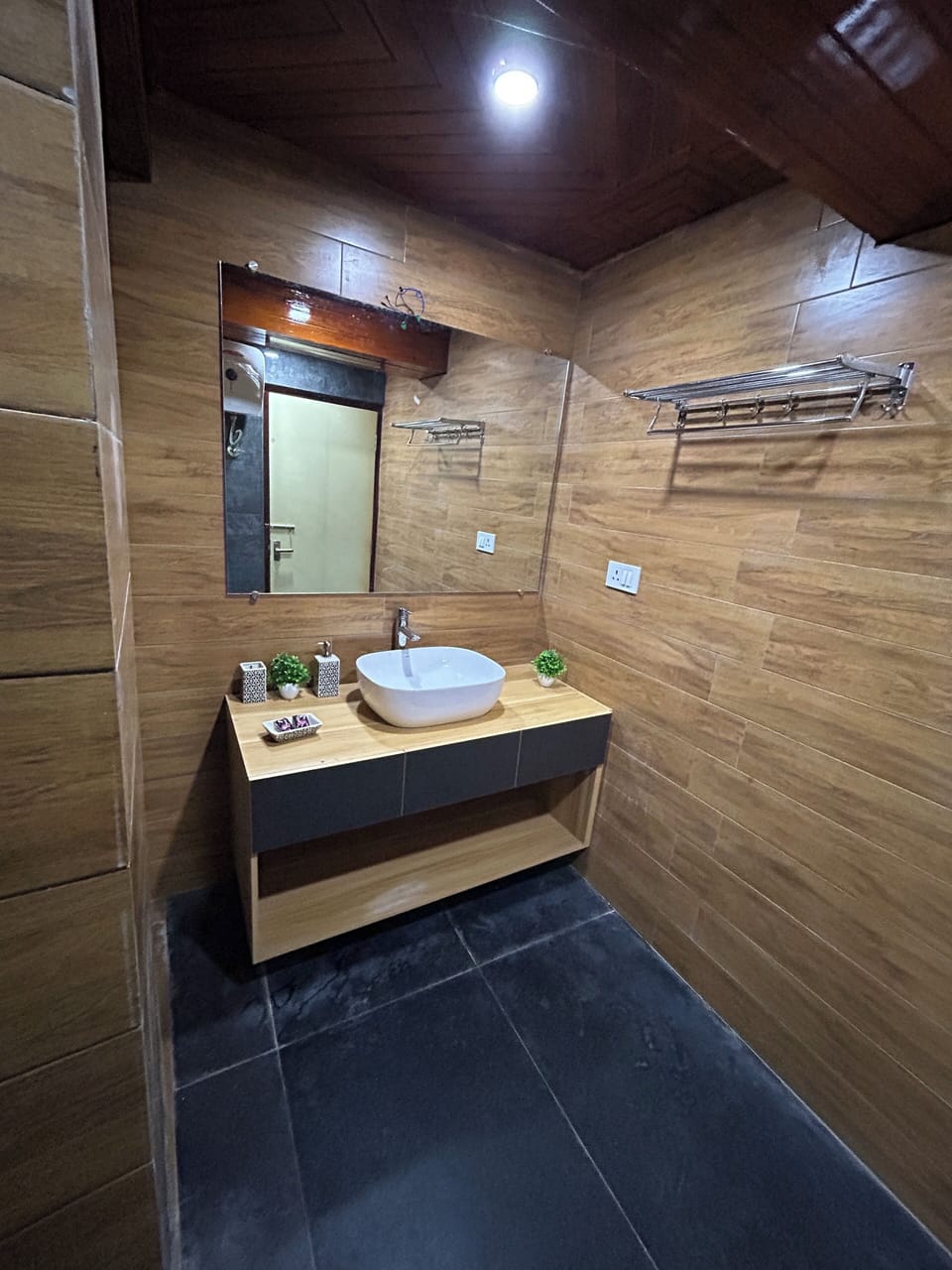 Basic Double Room | Bathroom | Shower, free toiletries, soap, shampoo