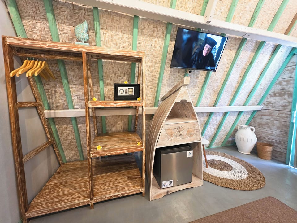 House, Private Bathroom | Desk, free WiFi