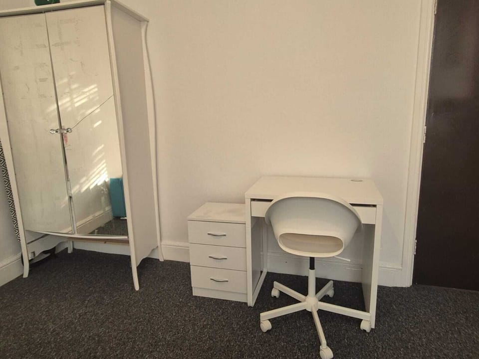 Apartment, 1 Bedroom, Balcony, City View | Interior
