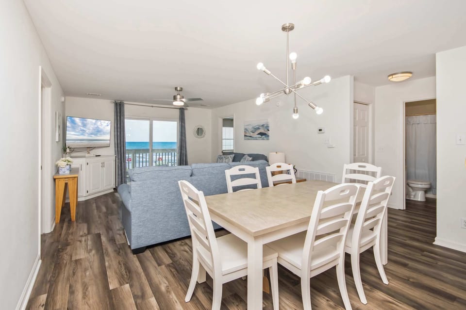 3 Dining Areas - Perfectly set up for dining in and enjoying the comforts of home.

