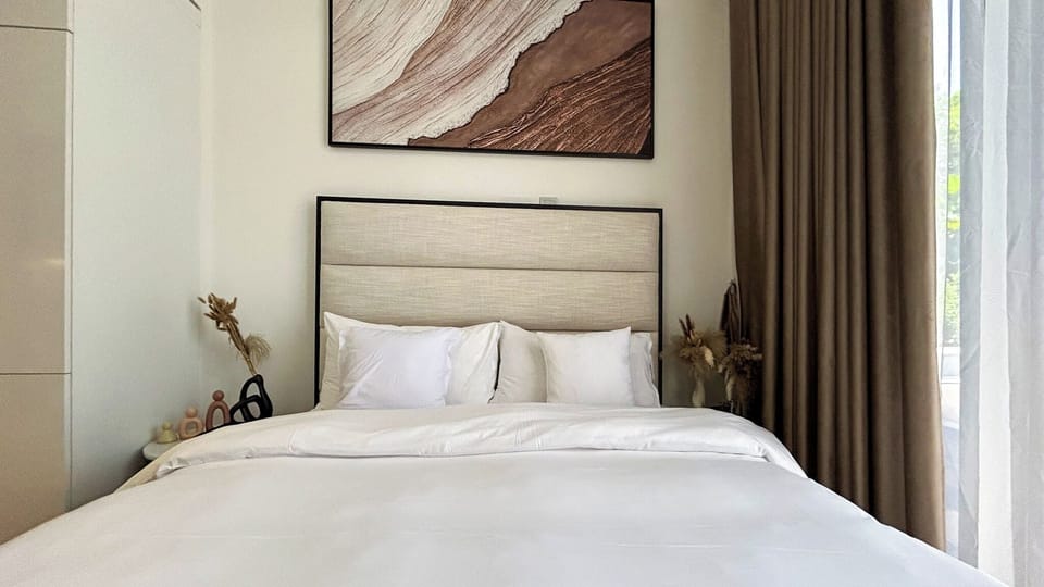 Comfort Studio, 1 Queen Bed | Iron/ironing board, free WiFi