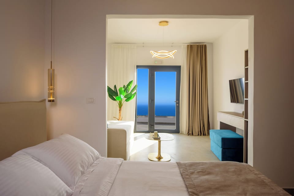 Suite, Balcony, Sea View | In-room safe, soundproofing, iron/ironing board, free WiFi