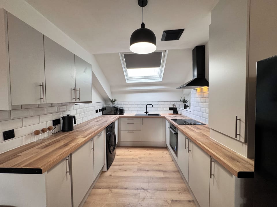 Comfort Apartment, City View | Private kitchen
