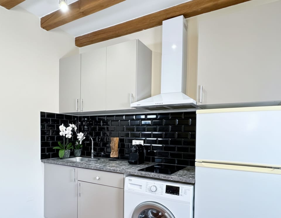 Superior Apartment, Courtyard View | Private kitchen | Espresso maker, electric kettle